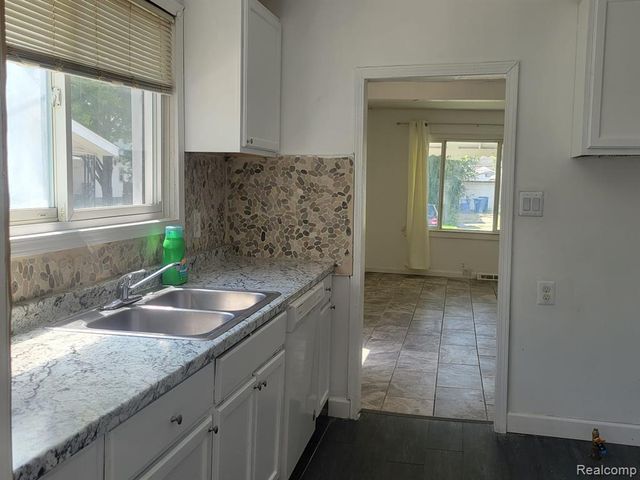 7027 Chalmers Avenue, Warren, MI 48091
