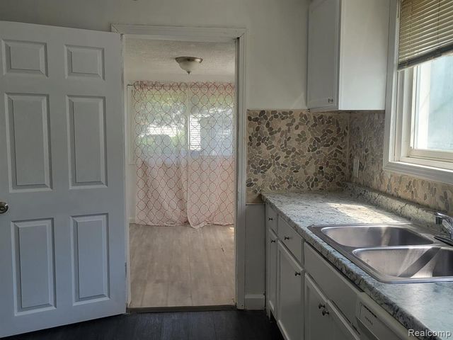 7027 Chalmers Avenue, Warren, MI 48091
