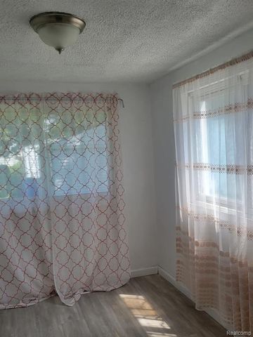 7027 Chalmers Avenue, Warren, MI 48091