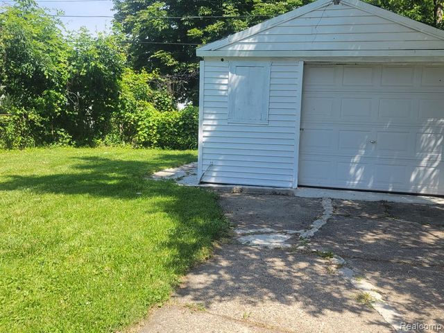 7027 Chalmers Avenue, Warren, MI 48091