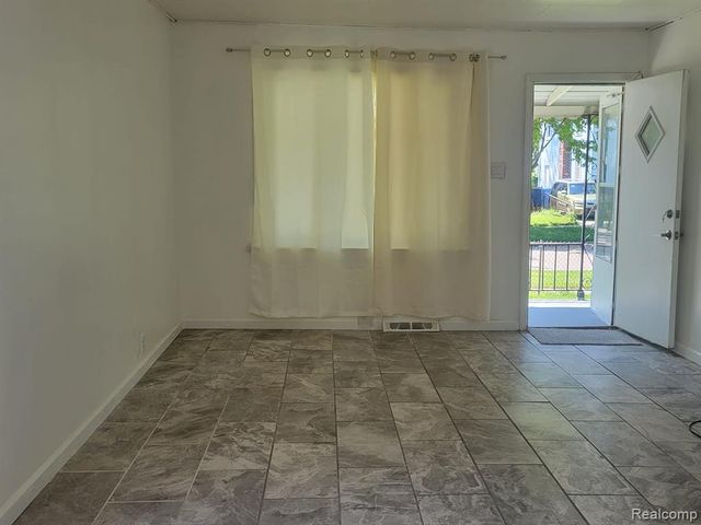 7027 Chalmers Avenue, Warren, MI 48091