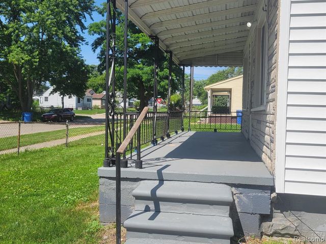 7027 Chalmers Avenue, Warren, MI 48091