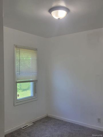 7027 Chalmers Avenue, Warren, MI 48091