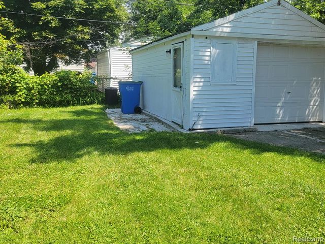 7027 Chalmers Avenue, Warren, MI 48091