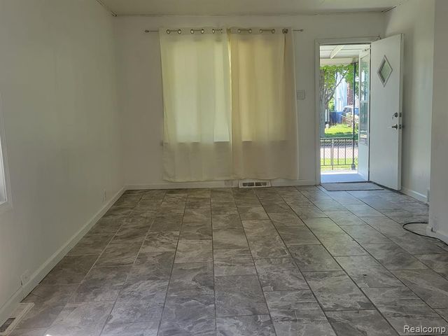 7027 Chalmers Avenue, Warren, MI 48091