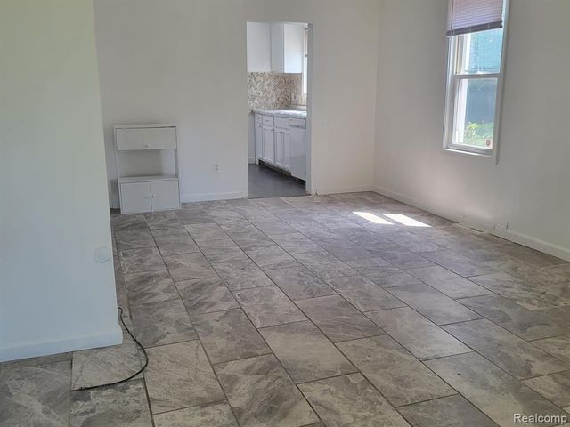 7027 Chalmers Avenue, Warren, MI 48091