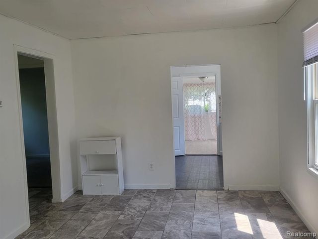 7027 Chalmers Avenue, Warren, MI 48091