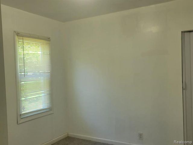 7027 Chalmers Avenue, Warren, MI 48091