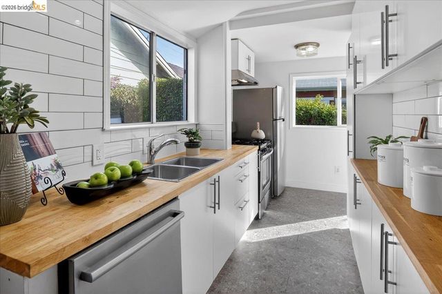 4030 Lusk St, Oakland, CA 94608