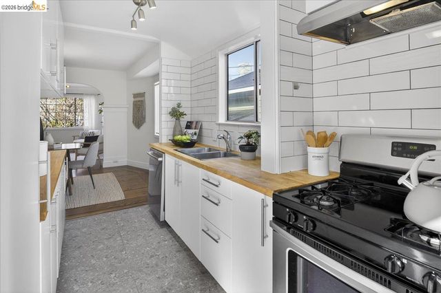 4030 Lusk St, Oakland, CA 94608