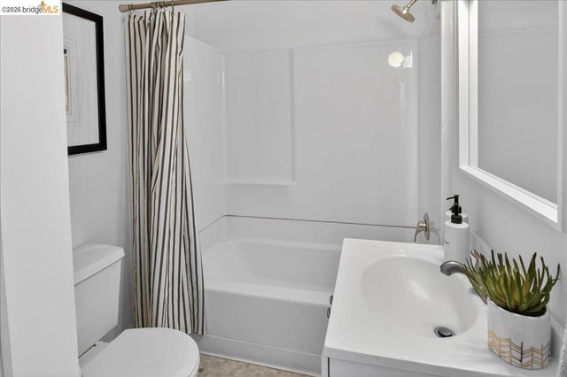 4030 Lusk St, Oakland, CA 94608