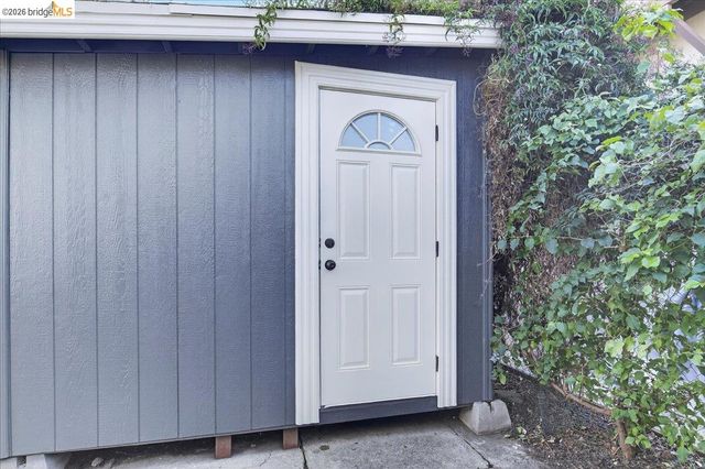 4030 Lusk St, Oakland, CA 94608