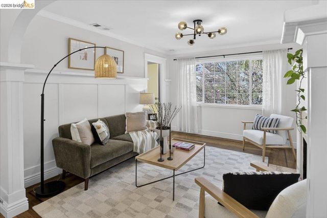 4030 Lusk St, Oakland, CA 94608