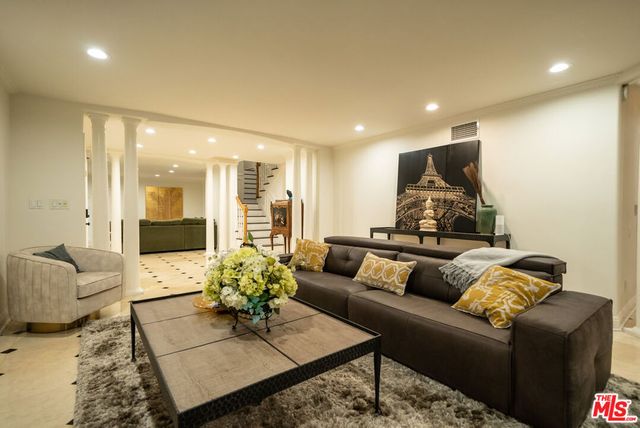 2461 Jupiter Drive, Los Angeles, CA 90046