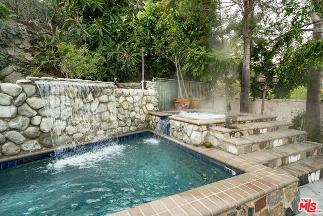 2461 Jupiter Drive, Los Angeles, CA 90046