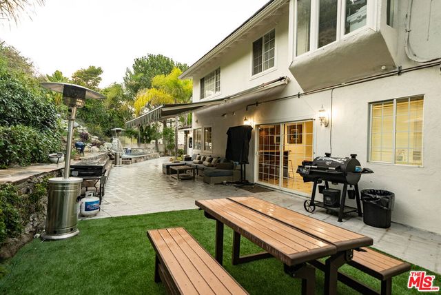 2461 Jupiter Drive, Los Angeles, CA 90046