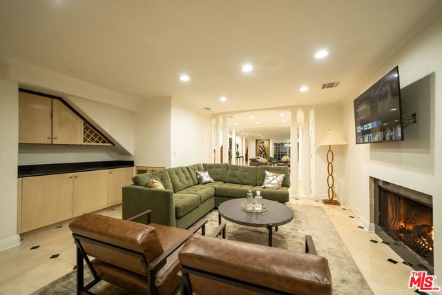 2461 Jupiter Drive, Los Angeles, CA 90046
