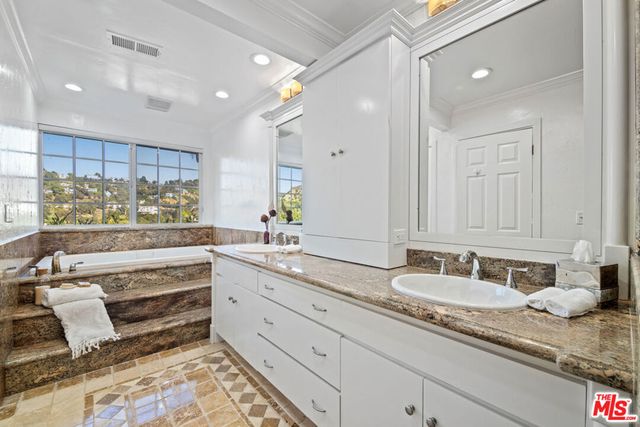 2461 Jupiter Drive, Los Angeles, CA 90046