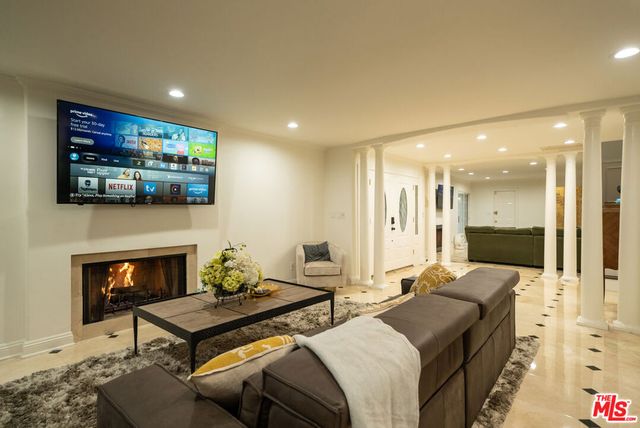 2461 Jupiter Drive, Los Angeles, CA 90046