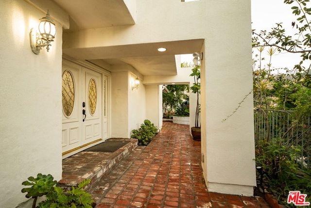 2461 Jupiter Drive, Los Angeles, CA 90046
