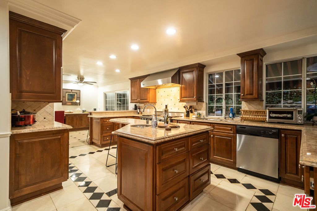 2461 Jupiter Drive, Los Angeles, CA 90046