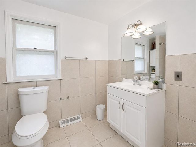 7271 Wiegand, Center Line, MI 48015