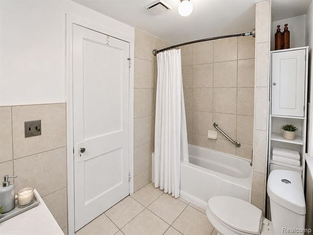 7271 Wiegand, Center Line, MI 48015