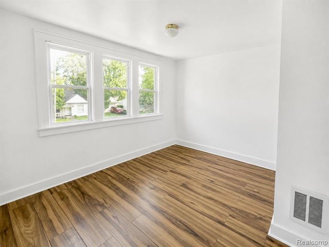 7271 Wiegand, Center Line, MI 48015