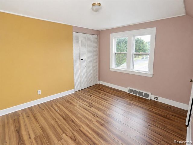 7271 Wiegand, Center Line, MI 48015