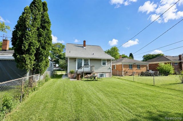 7271 Wiegand, Center Line, MI 48015