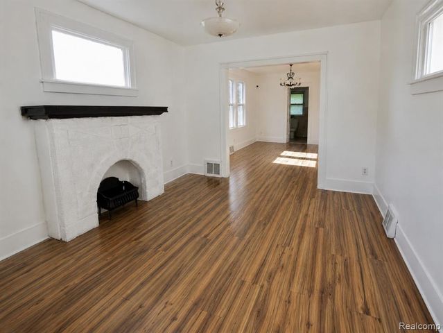 7271 Wiegand, Center Line, MI 48015