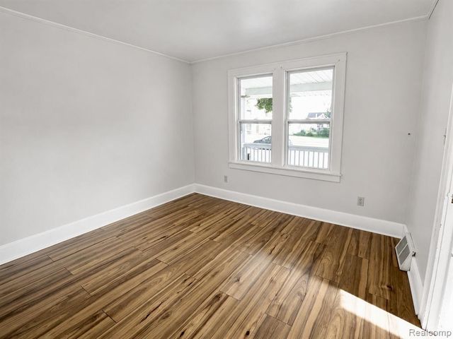 7271 Wiegand, Center Line, MI 48015