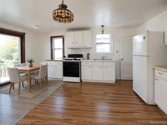 7271 Wiegand, Center Line, MI 48015