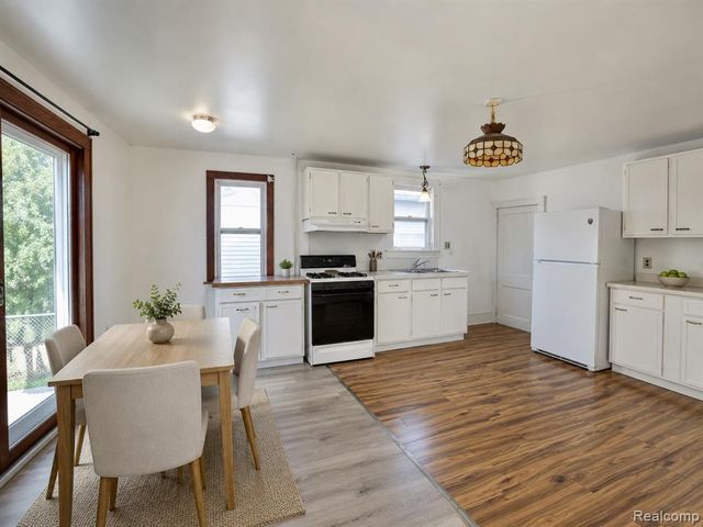 7271 Wiegand, Center Line, MI 48015