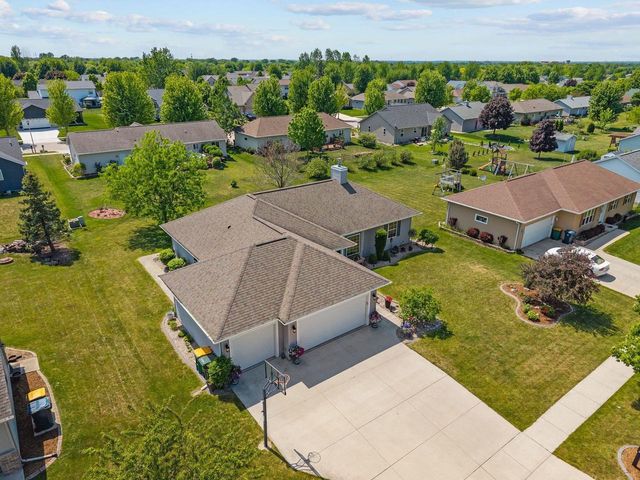 464 SWEETFLAG AVENUE, Fond Du Lac, WI 54935