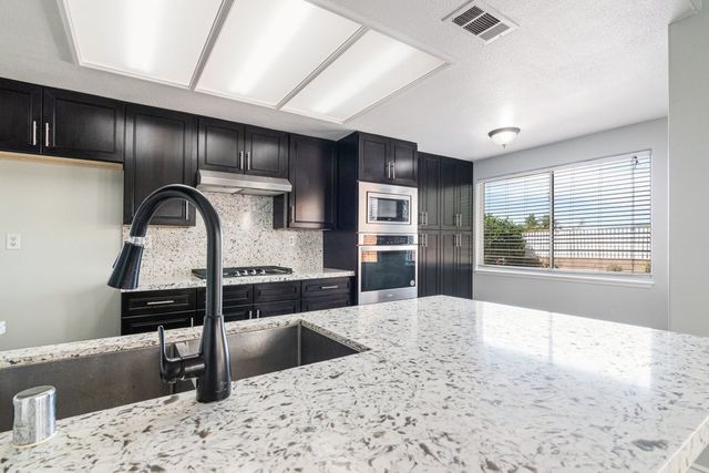25077 Via Las Lomas, Murrieta, CA 92562
