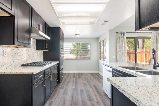 25077 Via Las Lomas, Murrieta, CA 92562