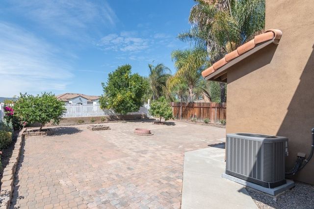 25077 Via Las Lomas, Murrieta, CA 92562