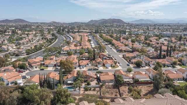 25077 Via Las Lomas, Murrieta, CA 92562