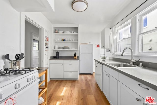 718 N Hoover Street, Los Angeles, CA 90029