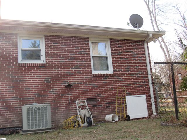 9 Pembroke Lane, Taylors, SC 29687