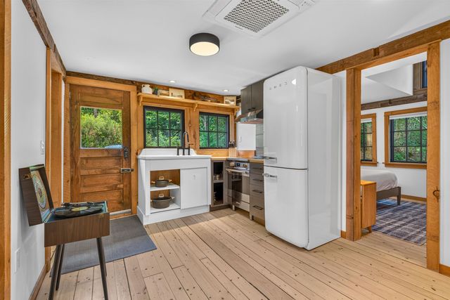 494-498 Goodaleville Road, Jamaica, VT 05343