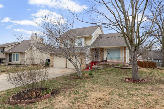 8117 Woodstone Street, Lenexa, KS 66219