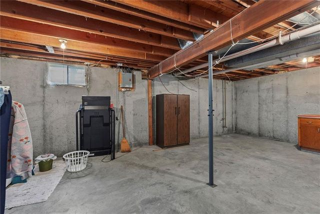 8117 Woodstone Street, Lenexa, KS 66219