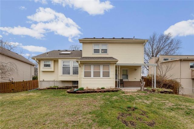 8117 Woodstone Street, Lenexa, KS 66219