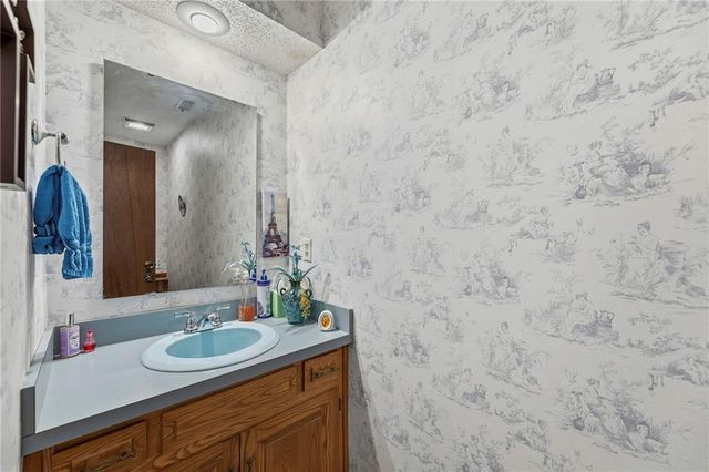 8117 Woodstone Street, Lenexa, KS 66219