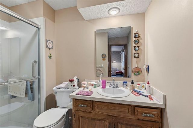 8117 Woodstone Street, Lenexa, KS 66219