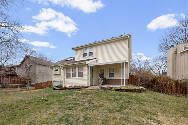 8117 Woodstone Street, Lenexa, KS 66219
