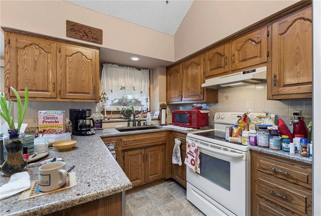 8117 Woodstone Street, Lenexa, KS 66219