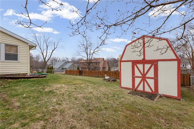 8117 Woodstone Street, Lenexa, KS 66219